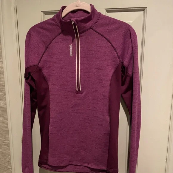 Small Reebok pullover - Picture 1 of 1